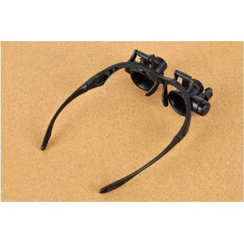 Wearing magnifier LED lamp glasses jewelry a magnifying glass to look at the antique watch repair 4 sets of lenses