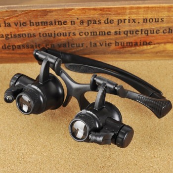 Wearing magnifier LED lamp glasses jewelry a magnifying glass to look at the antique watch repair 4 sets of lenses