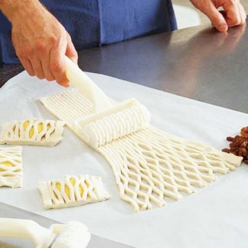 Baking Plastic Rolling Broaches Pie Pizza Knife Pastry Embossing Dough Rolling Process Home Kitchen Baking Tools