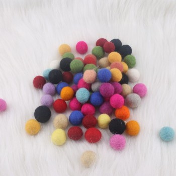 Wool Felt Balls beads 100pc 2cm 100% kids Handmade Beaded Assorted Light And Bright Mix Colors Home Decor Wall Baby Shower Gifts