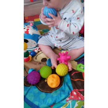 4amp;6pcs Textured Multi Ball Set soft develop baby tactile senses toy Baby touch hand training Massage ball Rattle Activity toys