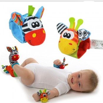2017 New A Pair Of Baby Toys Baby Soft Hand Bells Hand Wrist Rattles / Pet Socks Foot Finders Developmental Voice Toy