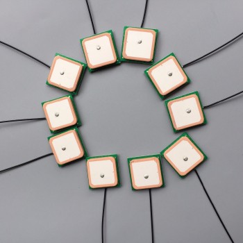 28dB High Gain GNSS GPS antenna 10PCS  ceramic patch internal GPS GLONAS  antenna 28*28*7.2mm IPX connector for IOT M2M