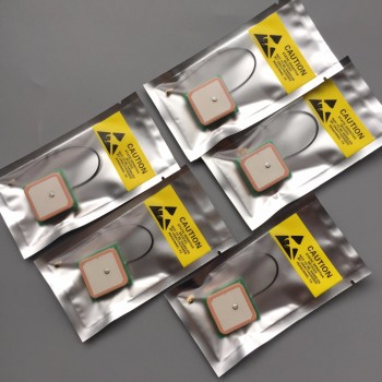 28dB High Gain GNSS GPS antenna 10PCS  ceramic patch internal GPS GLONAS  antenna 28*28*7.2mm IPX connector for IOT M2M