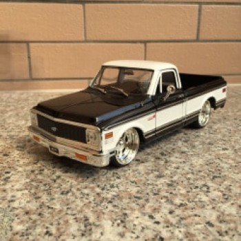 1:24 Jada 1972 Chevrolet Classic Pickup Chevrolet Pick Car Model Toy