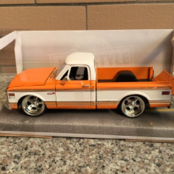 1:24 Jada 1972 Chevrolet Classic Pickup Chevrolet Pick Car Model Toy