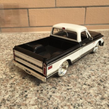 1:24 Jada 1972 Chevrolet Classic Pickup Chevrolet Pick Car Model Toy