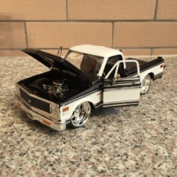 1:24 Jada 1972 Chevrolet Classic Pickup Chevrolet Pick Car Model Toy