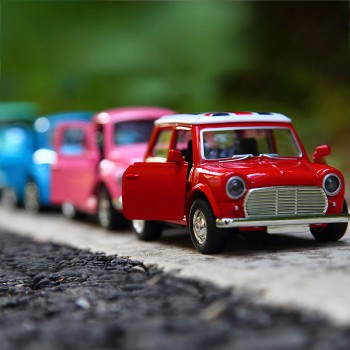 DODOELEPHANT Alloy Car Toy Vehicles Acousto-optic Toys Mini Pull Back Car Metal Diecasts Vehicle Toys For Boys Birthday Gift