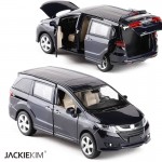 Original Box 1:32 Japan Odyssey Alloy Diecast MPV Car Model Toys With Pull Back Flashing For Kids Christmas Gifts Collection