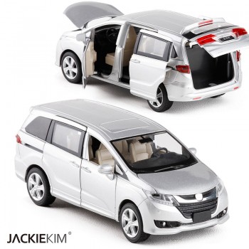 Original Box 1:32 Japan Odyssey Alloy Diecast MPV Car Model Toys With Pull Back Flashing For Kids Christmas Gifts Collection