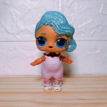 the doll of series 2 with clothes  show as picture without ball