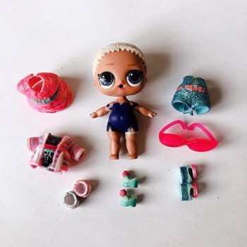 the doll of series 2 with clothes  show as picture without ball