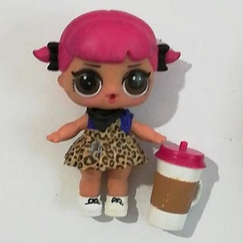 the doll of series 2 with clothes  show as picture without ball