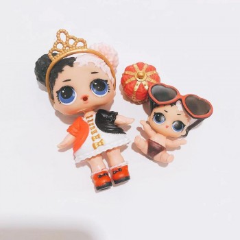 the doll of series 2 with clothes  show as picture without ball