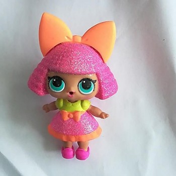 the doll of series 2 with clothes  show as picture without ball
