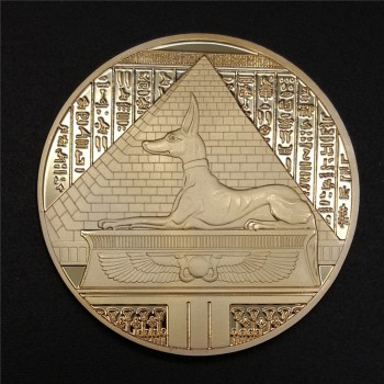 Ancient Egypt Anubis Gold / Silver Plated 40mm Pyramid Commemorative Coin Tourism Gift