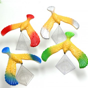 HIINST Funny Amazing Balancing Eagle With Pyramid Stand Magic Bird Desk Kids Toy Fun Learn AA# dropship