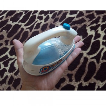 Plastic Mini Electric Iron Toy Kids Baby Girl Pretend Play Home Appliances Toy Light-up Simulation Toy Colors Random delivery