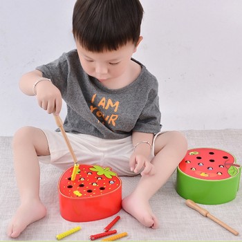 3D Puzzle Catch Worm Game Baby Wooden Toys Early Kids Educational Toy for Children Color Interactive Strawberry Grasping Ability