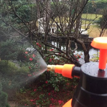 2.0L Car Washing Pressure Spray Pot Auto Clean Pump Sprayer Bottle Pressurized Spray Bottle High Corrosion Resistance