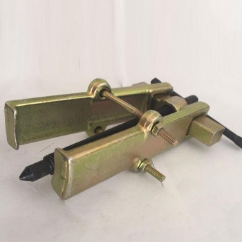 Two-claw Forging Puller Gear Removal Bearing Extractor 4 inch 0.42kg 100mm As the picture shown