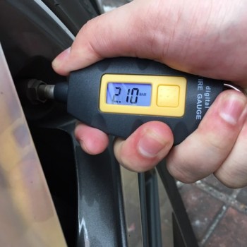 Sikeo New Digital Car Tire Tyre Air Pressure Gauge Meter 3-100 PSI Digital Barometers Tester Diagnostic Tool for Audi BMW