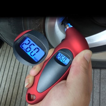 2018 Latest Tire pressure gauge 0-150 PSI Backlight High-precision digital tire pressure monitoring car tire pressure gauge