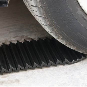 2 in 1 Ice Scraper amp; Emergency Snow Mud Sand rescue Escaper Traction Tracks Mats Escaper Car Wheel Anti Skid Pads New