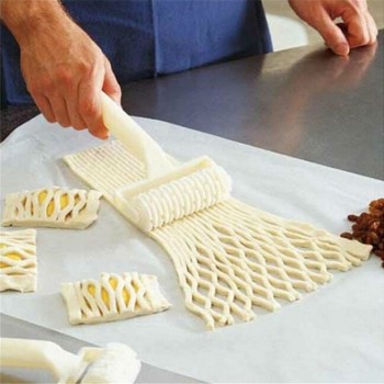 High Quality Pie Pizza Cookie Cutter Pastry Plastic Baking Tools Bakeware Embossing Dough Roller Lattice Cutter Craft Small Size
