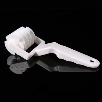 High Quality Small Plastic Pizza Cracker Slices Cakes Baking Tools Dough Roller Lattice Cutting Tools