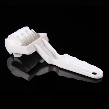 High Quality Small Plastic Pizza Cracker Slices Cakes Baking Tools Dough Roller Lattice Cutting Tools
