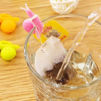 1pcs Small Snail Squirrel Tea Infuser Strainers Recognizer Device Cup Of Tea Hanging Bag cha infusor de te Kitchen Tools Gadget
