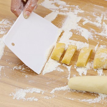 Kitchen Cutter Cake Spatulas Cake Pastry Spatulas Butter Scraper Trapezoidal Scraper Cake Tools Plastic Dough Scraper