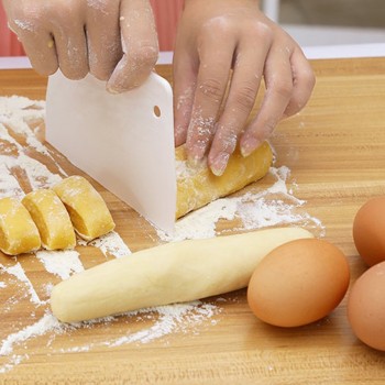 Kitchen Cutter Cake Spatulas Cake Pastry Spatulas Butter Scraper Trapezoidal Scraper Cake Tools Plastic Dough Scraper