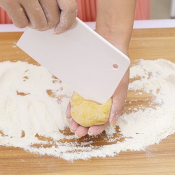Kitchen Cutter Cake Spatulas Cake Pastry Spatulas Butter Scraper Trapezoidal Scraper Cake Tools Plastic Dough Scraper