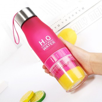 Transhome Creative Fruit Juice Infuser Water Bottle 650ml Plastic Portable Lemon Juice Bottle For Water Sport Drinking Bottle