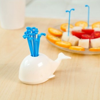 1set Novelty Fruit Vegetable Tools Creative White Whale Design Jar Spray Fruit Pick Kitchen Tool