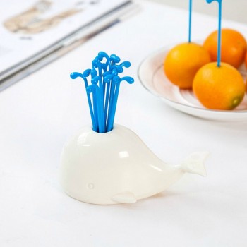 1set Novelty Fruit Vegetable Tools Creative White Whale Design Jar Spray Fruit Pick Kitchen Tool