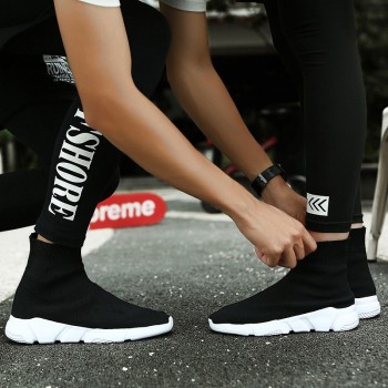 New Light High Top Breathable Lightweight Sock Shoes Man Women Sports Stretch Sport Sneakers Running Shoes For Men Sneaker Black