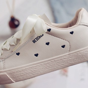 Women Casual Shoes with Heart Shape 2018 New Female Leather Sneakers Riband Lace Waterproof Girls Summer Shoes Solid Color 35-40