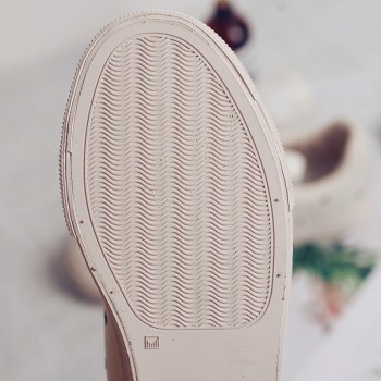 Women Casual Shoes with Heart Shape 2018 New Female Leather Sneakers Riband Lace Waterproof Girls Summer Shoes Solid Color 35-40