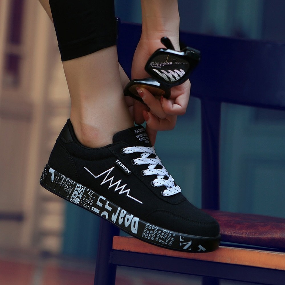 New 2018 Spring Women Shoes Black Sneakers Female Lace-up Women Casual Shoes Breathable Walking Canvas Shoes Women Graffiti Flat