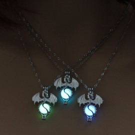 Vintage Christmas Gift Game of Throne Dragon Punk Luminous Pendant Necklace Glow in the Dark 3 Colors Cute Sweater Chain