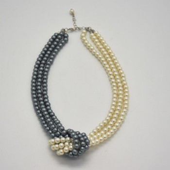 Womens fashion necklaces, three grey pearls and three white pearls are the best gifts for New Year