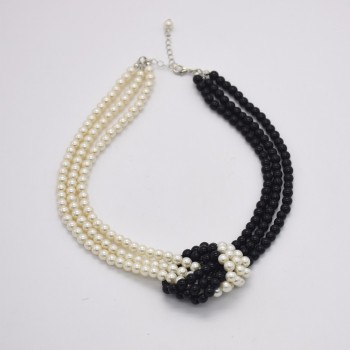 Womens fashion necklaces, three grey pearls and three white pearls are the best gifts for New Year