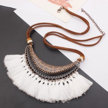 Fashion Crescent Moon Pendant Necklace 2018 New Bohemia Colorful Tassels Sweater Chain Necklace Woman Accessories