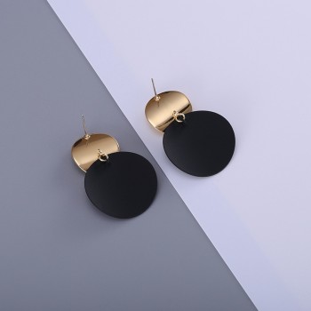 Unique Black Stud Earrings Trendy Gold Color Round Metal Statement Earrings for Women New Arrival wing yuk tak Fashion Jewelry
