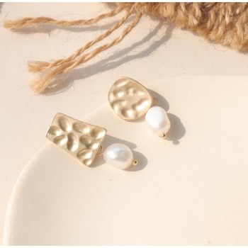 AOMU New Design Matte Metal Gold Love Heart Triangle Geometric Irregular Natural Freshwater Pearl Stud Earrings for Women