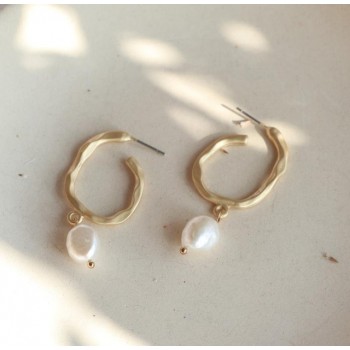 AOMU New Design Matte Metal Gold Love Heart Triangle Geometric Irregular Natural Freshwater Pearl Stud Earrings for Women